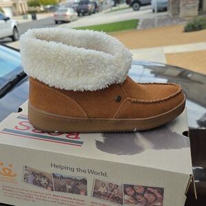 Skechers Brown Suede Shoes with Cream Fur